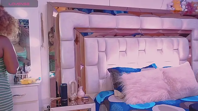 Aliana Ross online show from November 12, 2025, 7:23 am