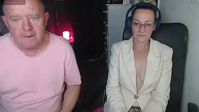 boeslaboes1 online show from December 14, 2025, 2:29 am