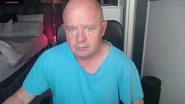 boeslaboes1 online show from December 23, 2025, 2:22 am