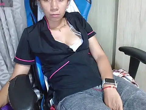 Danielagomez33 online show from June 12, 2026, 1:14 am