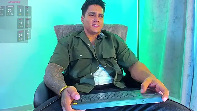 Maximoscott online show from February 25, 2025, 7:49 pm