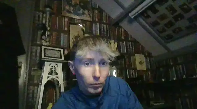Slytherin-Boy009 online show from January 7, 2025, 5:20 pm