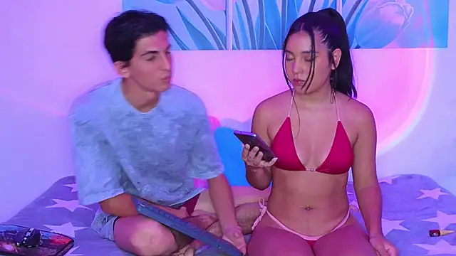 Ana and Leo online show from November 27, 2025, 2:39 pm