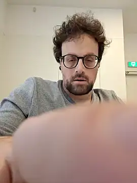 littlehairyman online show from March 3, 2025, 2:06 pm