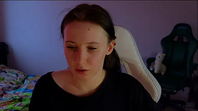 mon lola online show from March 17, 2025, 10:38 am