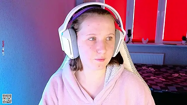 mon lola online show from September 30, 2025, 11:49 am