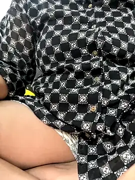 Red-Magic-25 online show from October 3, 2025, 7:10 am