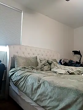 jayjay198080 online show from November 30, 2025, 4:08 pm