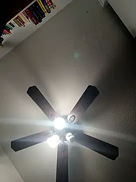 jayjay198080 online show from February 4, 2026, 12:44 pm