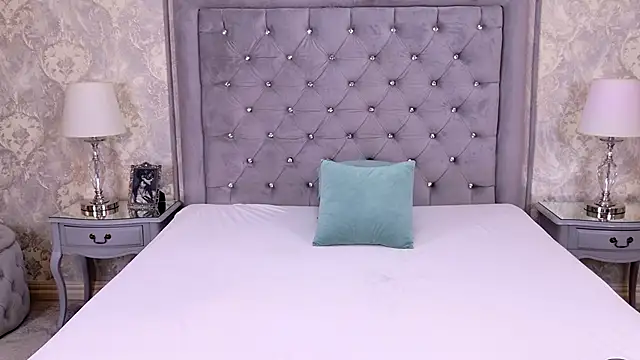 LexiRiley online show from October 28, 2025, 6:23 am