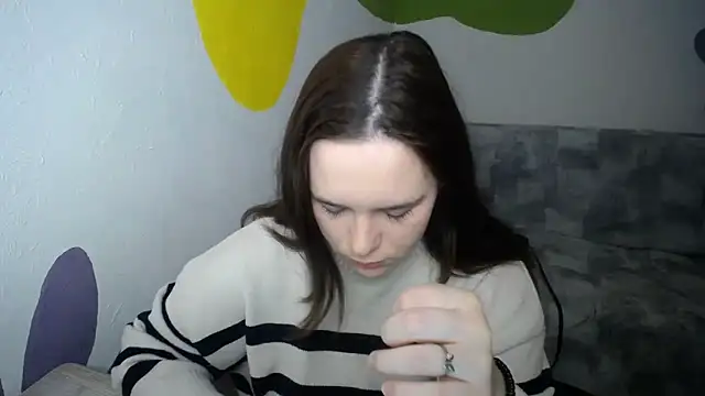 Snapshot of mini_girly chatting on December 5, 2025, 1:32 pm mini girly online show from December 5, 2025, 1:32 pm