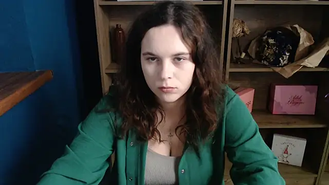 Snapshot of mini_girly chatting on October 13, 2025, 12:40 pm mini girly online show from October 13, 2025, 12:40 pm