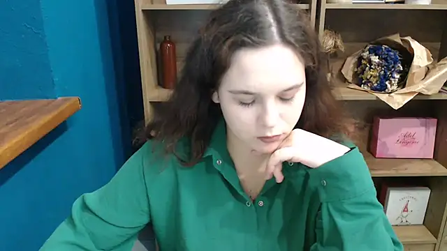 Snapshot of mini_girly chatting on October 14, 2025, 1:01 pm mini girly online show from October 14, 2025, 1:01 pm