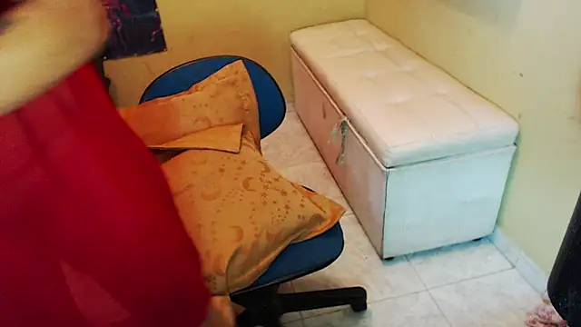 Hadespersefone online show from February 6, 2025, 7:07 pm