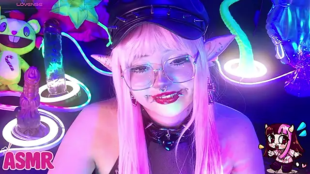 Snapshot of LaytonBox chatting on March 9, 2026, 6:00 pm LaytonBox online show from March 9, 2026, 6:00 pm