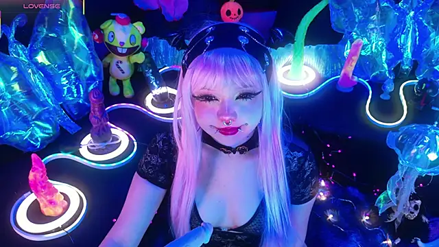 Snapshot of LaytonBox chatting on March 18, 2026, 3:03 pm LaytonBox online show from March 18, 2026, 3:03 pm