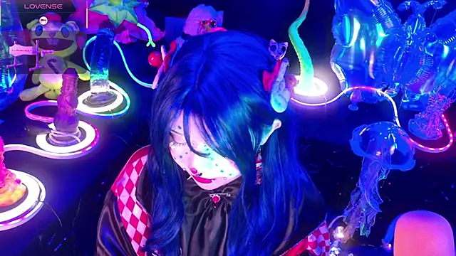 Snapshot of LaytonBox chatting on February 19, 2026, 2:03 pm LaytonBox online show from February 19, 2026, 2:03 pm