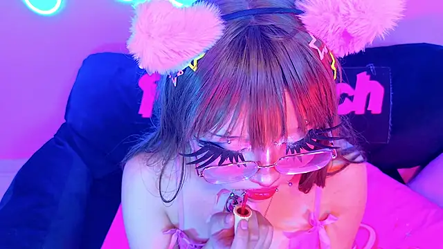 LaytonBox online show from March 21, 2025, 8:28 am