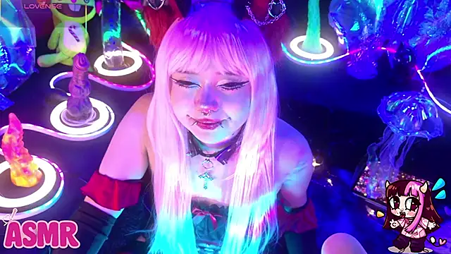 Snapshot of LaytonBox chatting on March 10, 2026, 2:43 pm LaytonBox online show from March 10, 2026, 2:43 pm