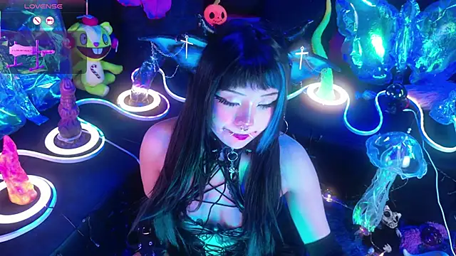 Snapshot of LaytonBox chatting on March 19, 2026, 12:38 pm LaytonBox online show from March 19, 2026, 12:38 pm