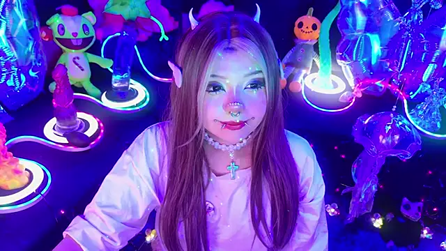 Snapshot of LaytonBox chatting on February 8, 2026, 1:42 pm LaytonBox online show from February 8, 2026, 1:42 pm