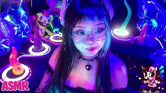 Snapshot of LaytonBox chatting on February 27, 2026, 2:06 pm LaytonBox online show from February 27, 2026, 2:06 pm