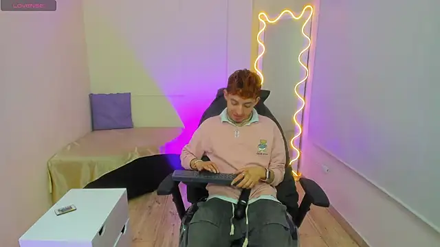 Axel tay online show from October 19, 2025, 3:31 am