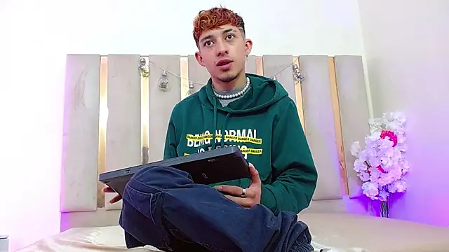 Axel tay online show from October 23, 2025, 3:27 am