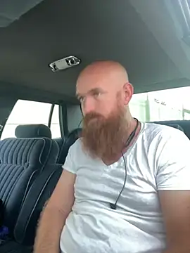 Snapshot of 32XRedBeard chatting on February 11, 2025, 12:25 pm 32XRedBeard online show from February 11, 2025, 12:25 pm