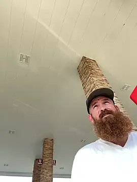 Snapshot of 32XRedBeard chatting on February 18, 2025, 9:42 pm 32XRedBeard online show from February 18, 2025, 9:42 pm