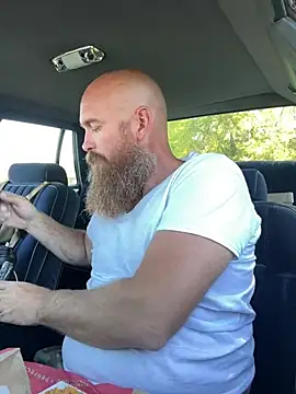 Snapshot of 32XRedBeard chatting on March 6, 2025, 8:37 pm 32XRedBeard online show from March 6, 2025, 8:37 pm