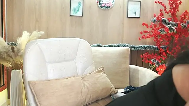 Emma Walkerr  online show from December 22, 2025, 7:03 pm