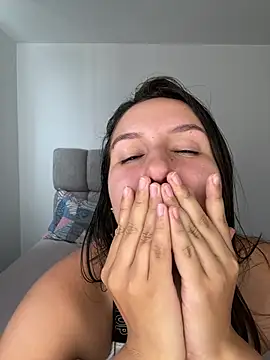 Jullya x online show from July 9, 2026, 8:19 pm