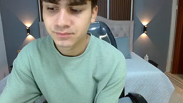 Tommy18   online show from September 26, 2025, 3:35 am