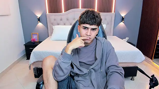 Tommy18   online show from June 11, 2026, 3:25 am