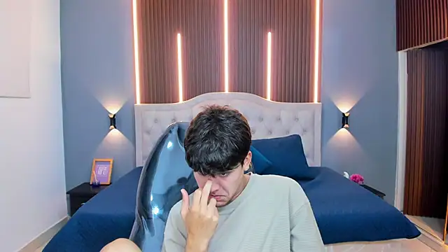 Tommy18   online show from December 5, 2025, 3:27 am