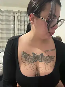 Snapshot of MelissathequeenOff chatting on February 18, 2026, 5:53 pm MelissathequeenOff online show from February 18, 2026, 5:53 pm