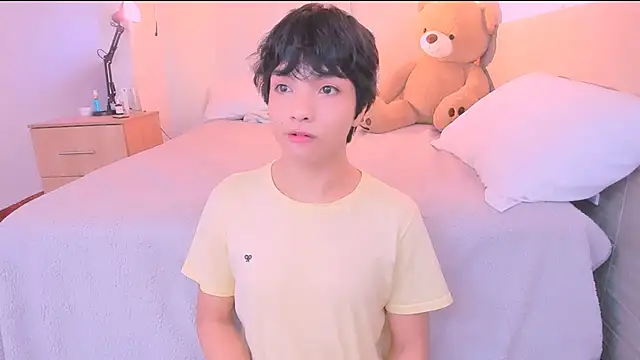 AllanYong18 online show from October 25, 2025, 1:34 pm