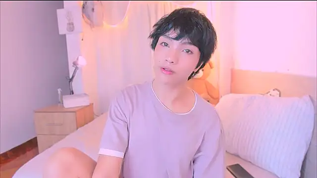 AllanYong18 online show from November 1, 2025, 10:53 am