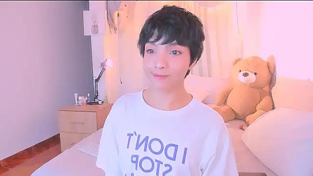 AllanYong18 online show from October 19, 2025, 8:39 am