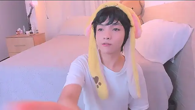 AllanYong18 online show from October 10, 2025, 12:33 am