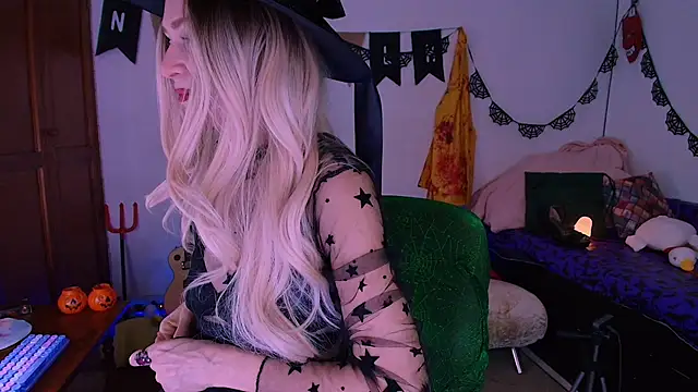 antonelawow online show from October 14, 2025, 9:04 pm