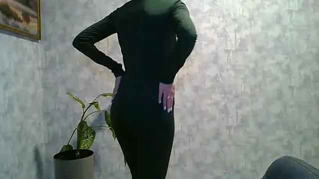 LissaBlossom online show from May 3, 2026, 2:38 am