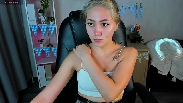 Bellalovesss online show from October 7, 2025, 7:53 am