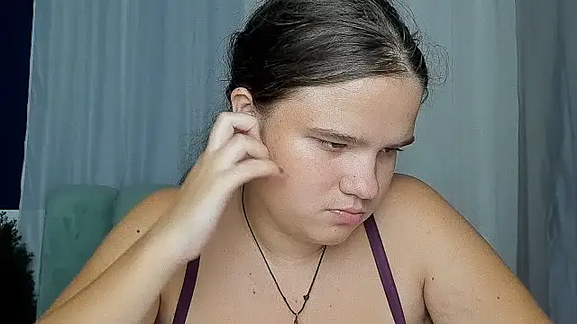 AdeleCruz online show from September 22, 2025, 12:11 pm