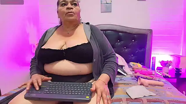 VickyBoobss online show from June 25, 2026, 12:32 pm