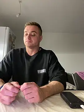 viamen online show from October 11, 2025, 3:46 pm