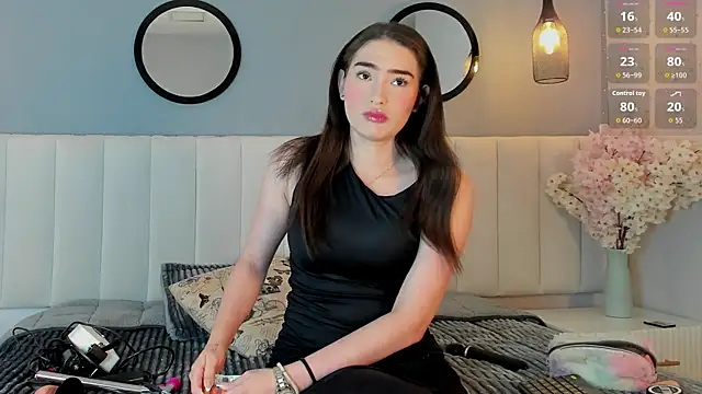 chelsea bolton  online show from February 5, 2026, 12:23 pm