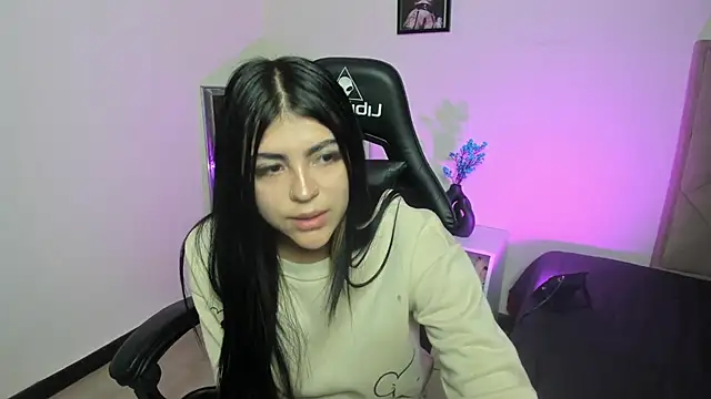 Snapshot of Sara_willow chatting on January 8, 2025, 8:07 pm Sara willow online show from January 8, 2025, 8:07 pm