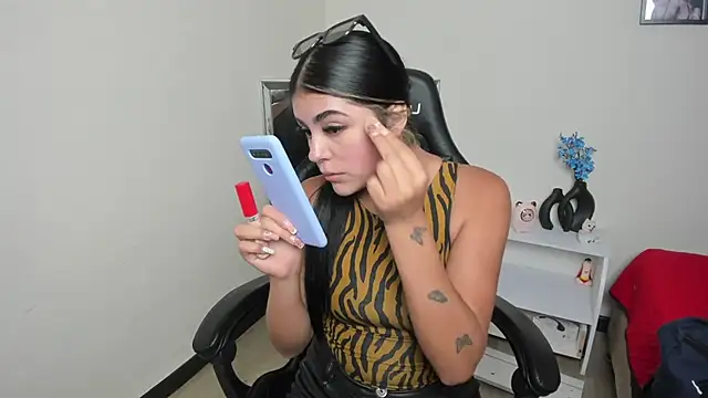 Snapshot of Sara_willow chatting on January 18, 2025, 6:21 pm Sara willow online show from January 18, 2025, 6:21 pm